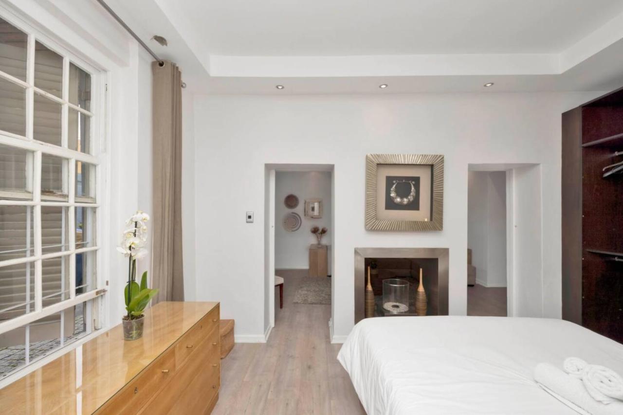 Charming Townhouse In De Waterkant Holiday home Cape Town